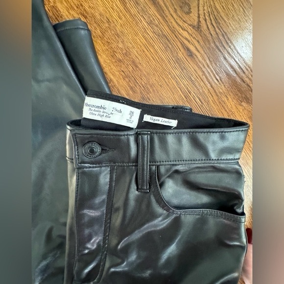 ABERCROMBIE Vegan Leather 90s Straight Pant black size 26 - Picture 9 of 12